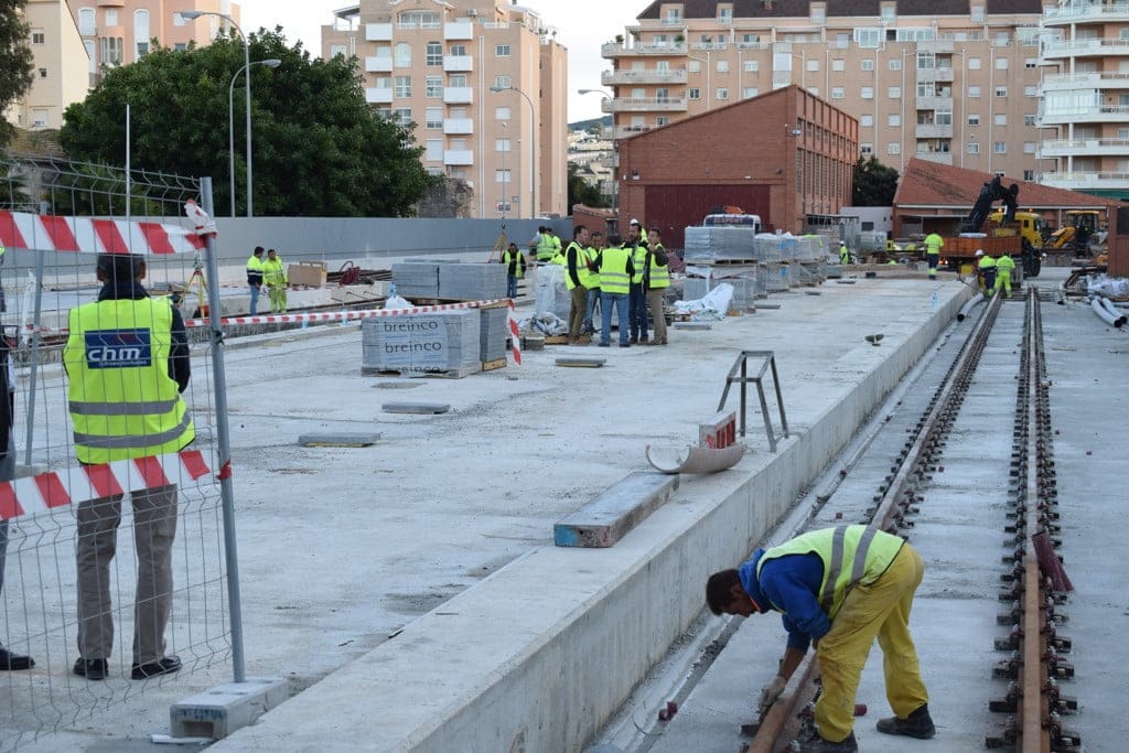 trabajos de renovacion de la via del tren en denia