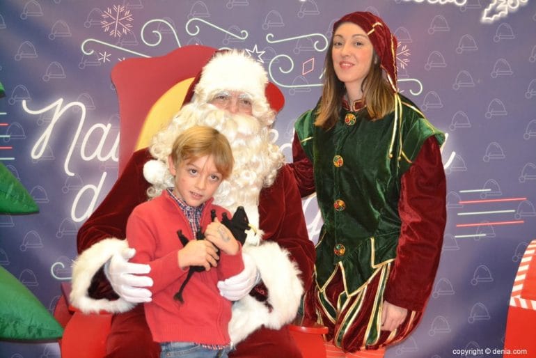 Un niño con Papá Noel