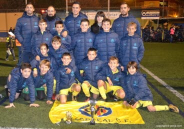 villarreal alevin con el trofeo