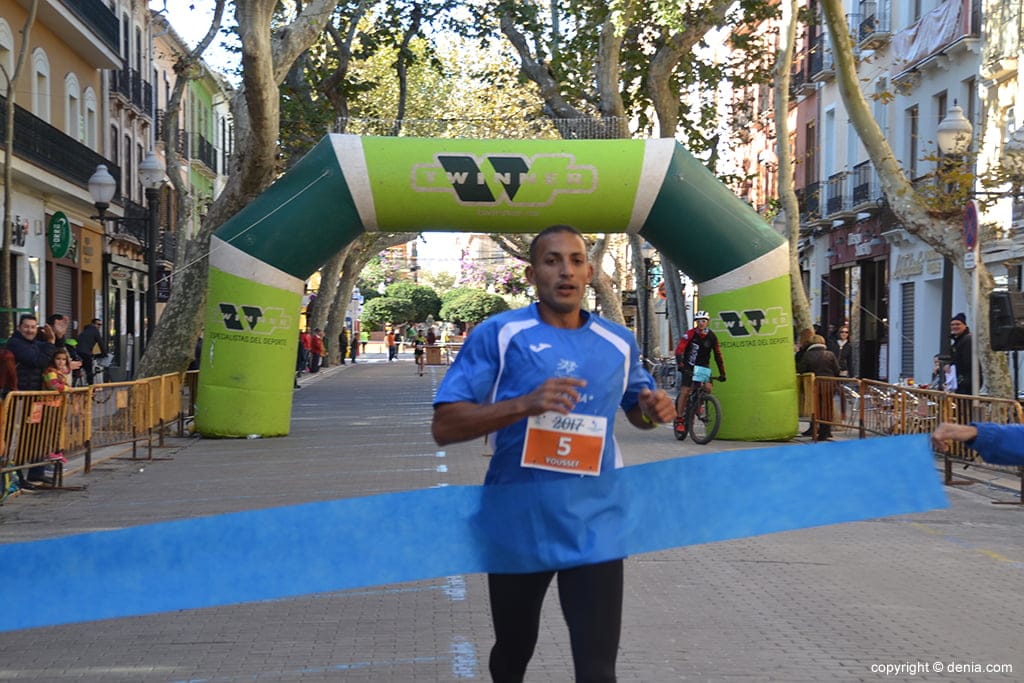 youssef ahatach entrando como vencedor