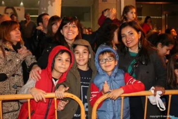 Cabalgata Reyes Magos Dénia 2018 – Niños en el público