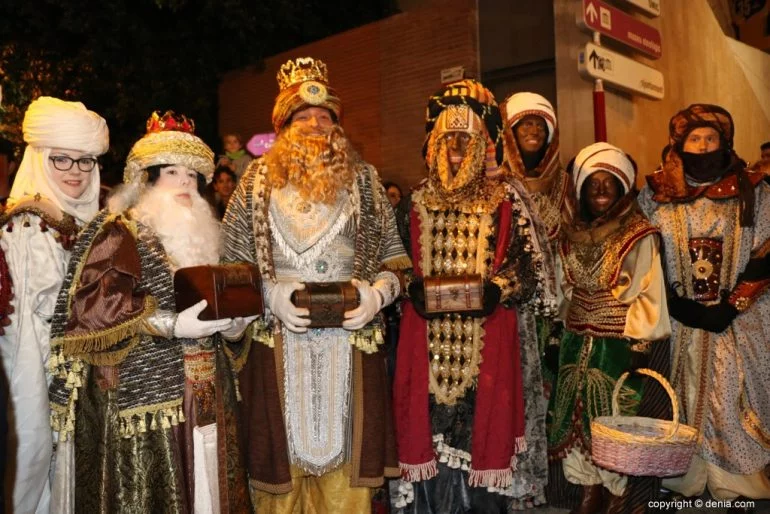 Cabalgata Reyes Magos Dénia 2018 - Los Reyes con sus pajes