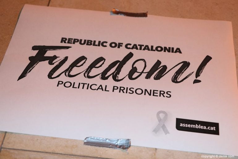 Concentración por los presos catalanes en Dénia - cartel