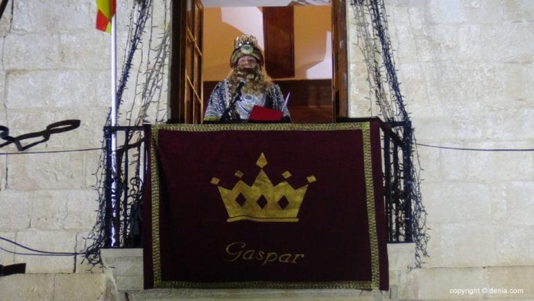 Cabalgata Reyes Magos Dénia 2018 - Gaspar desde el Ayuntamiento