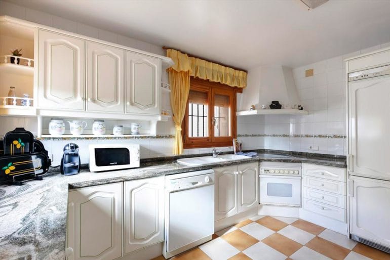 Amplia cocina Quality Rent a Villa