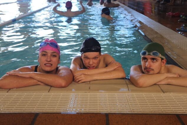 aroa paya en la piscina