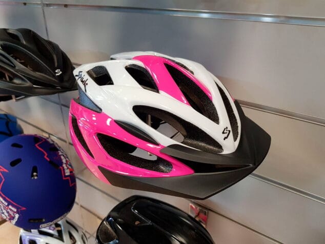 cascs de diversos colors i models cicles desnivell