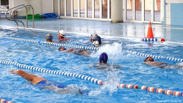 clases adultos club natacio denia 590x332