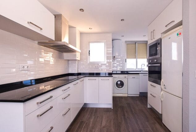 cocina amplia y abierta reformas integrales macamon