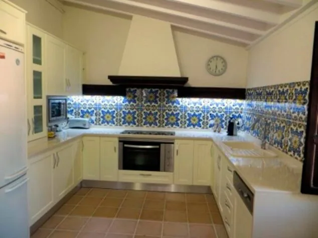 Villa de dos plantas con piscina privada para tus vacaciones perfectas en Aguila Rent a Villa 6 cocina de la casa aguila rent a villa
