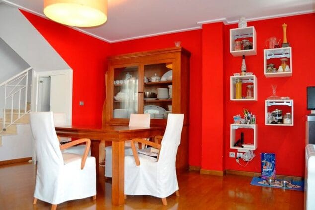 comedor con acceso escalera euroholding