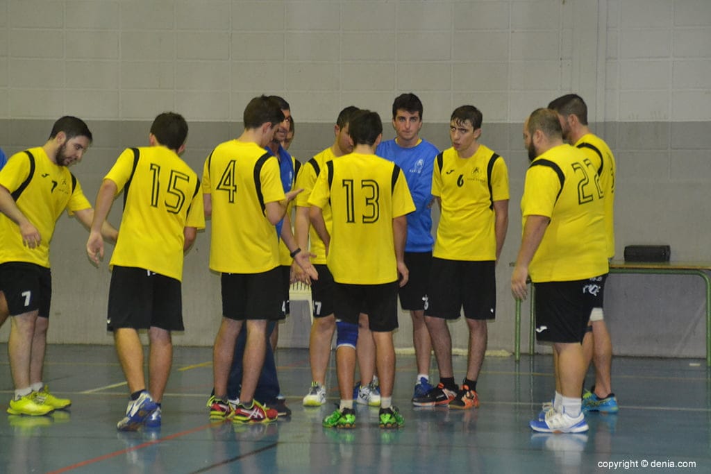 david salanova dando ordenes a sus jugadores