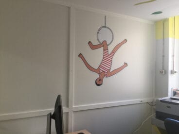 Decoración circense en el Hospital de la Marina Baixa