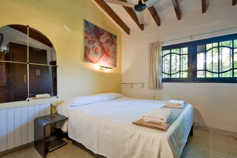Large bedroom Aguila rent a Villa