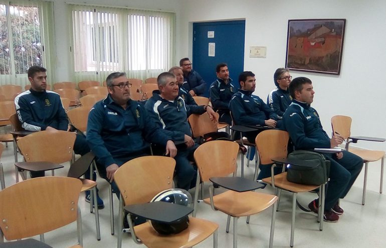 Entrenadores y monitores de la EM Fútbol Base Dénia durante el curso
