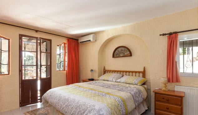 habitacion con ventanal vacation villas