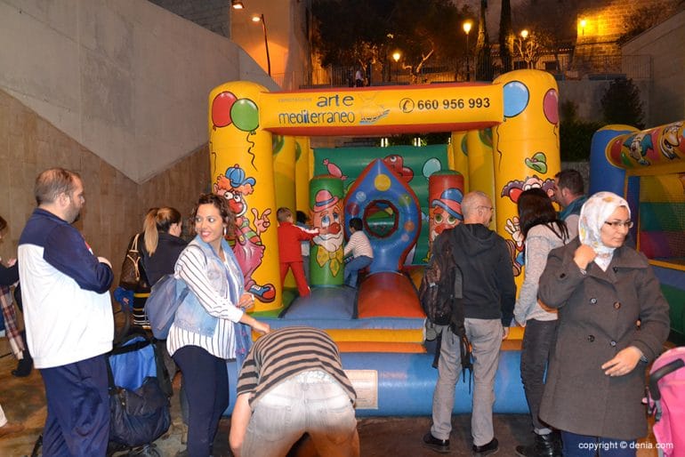 Hinchables con niños jugando