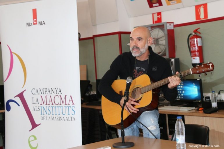 Jaume Ginestar interpreta algunos poemas de María Ibars