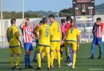Jugadores del CD Dénia y CD Jávea