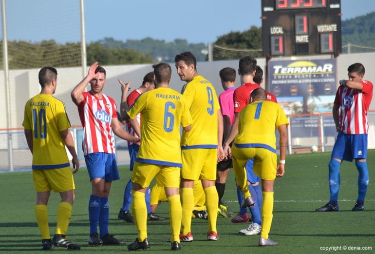 Jugadores del CD Dénia y CD Jávea