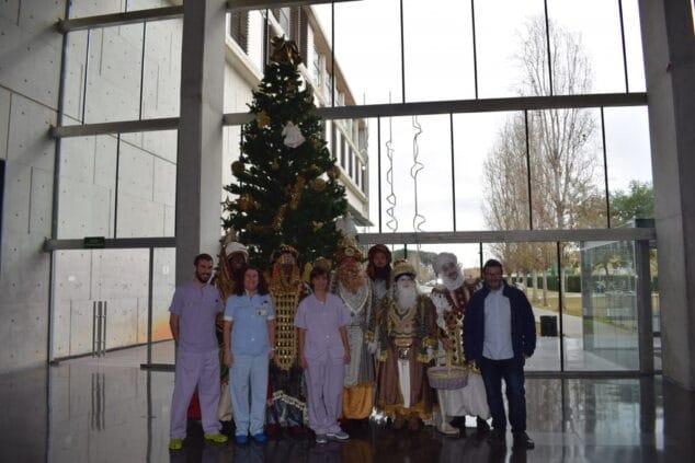 los reyes magos visitan el hospital de denia