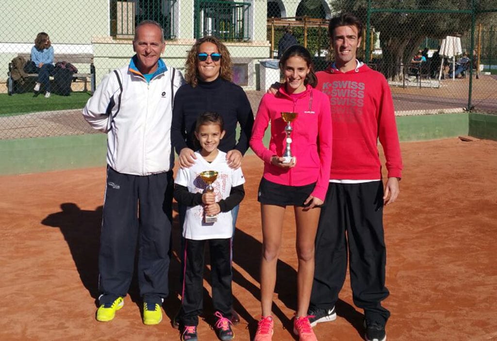 lucia molines con su trofeo