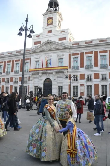 Melani y Carla en la Puerta del Sol de Madrid