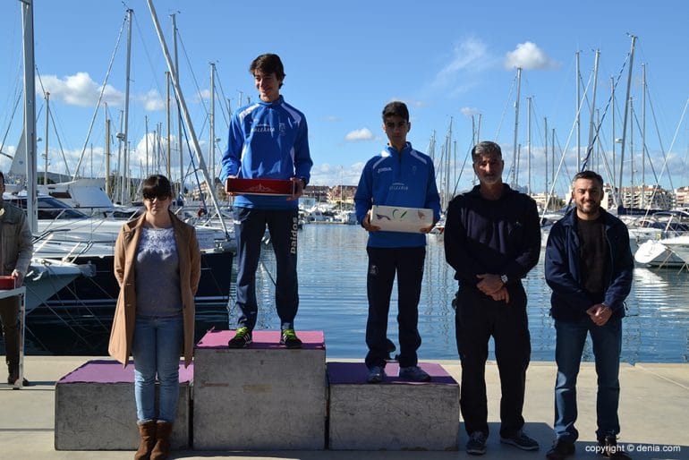 Podio juvenil masculino