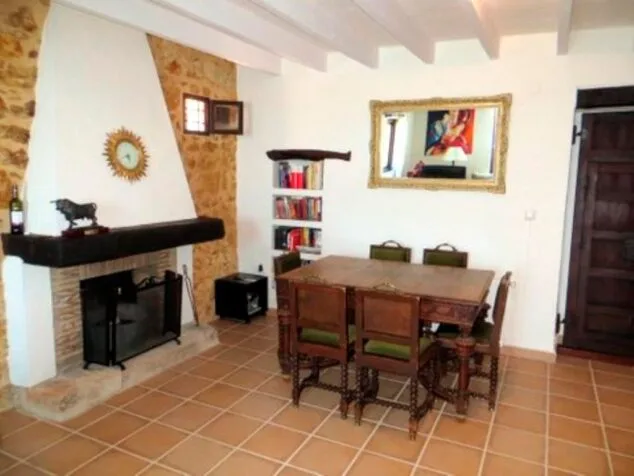 Villa de dos plantas con piscina privada para tus vacaciones perfectas en Aguila Rent a Villa 5 sala de estar aguila rent a villa