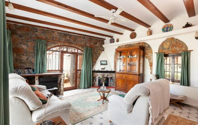 sala de estar con chimenea vacation villas