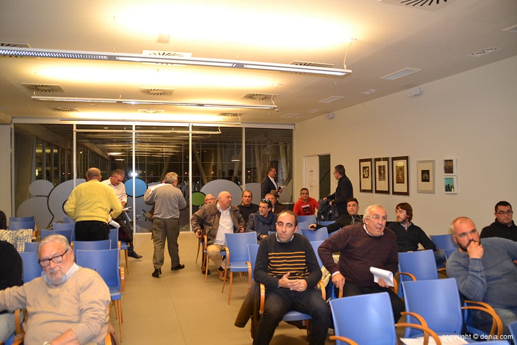 socios que abandonan la asamblea