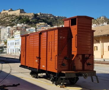 vagon de mercancias de la linea carcaixent denia restaurado por fgv