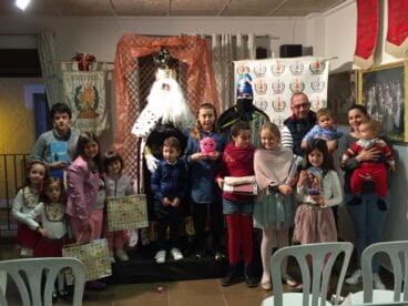 visita del rey melchor a la falla les roques