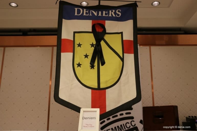 Cena Mig Any Dénia 2018 - Estandarte filà Deniers