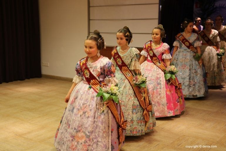 Gala fallera infantil - Entrada de las cortes de honor