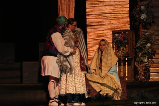 El recuerdo de la Dénia de la pansa y los riuraus envuelve la presentación de Ada Arbona como fallera mayor del Saladar 9 08 presentacion saladar 2018 dianium dansa