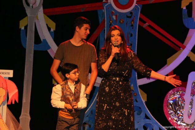 Celia Llorens es proclamada fallera mayor infantil del Oeste entre juguetes y sueños que se hacen realidad 10 13 presentacion infantil falla oeste 2018 exaltacion de aitor