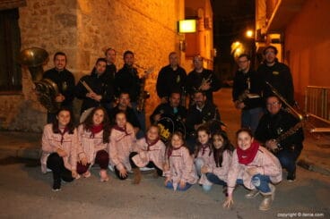 Visita de casales y bandos falleros – Cachorras Band con la corte infantil