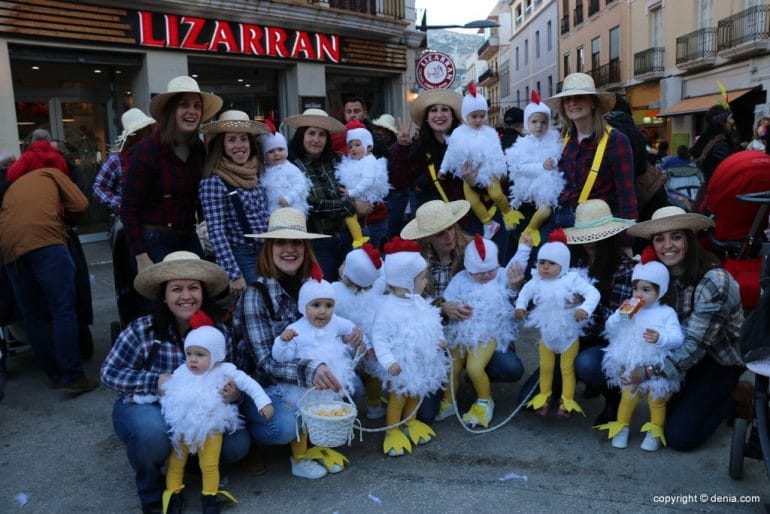 Carnaval infantil Dénia 2018 - Granja de pollitos