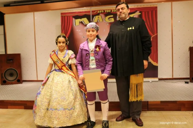 Gala fallera infantil - Carla Vinaroz entrega las recompensas