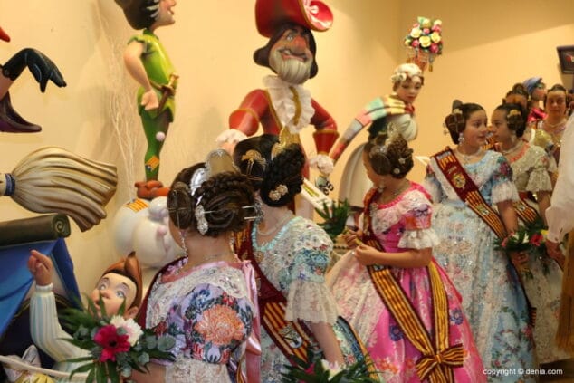 24 exposicion del ninot denia 2018 visita de las cortes de honor