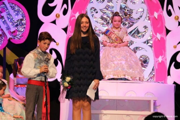Celia Llorens es proclamada fallera mayor infantil del Oeste entre juguetes y sueños que se hacen realidad 24 28 presentacion infantil falla oeste 2018 marina llorens