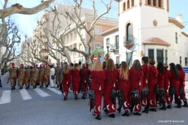 Entraeta informal Mig Any 2018 Dénia – Desfilando