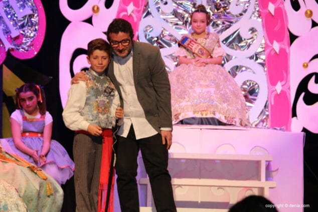 Celia Llorens es proclamada fallera mayor infantil del Oeste entre juguetes y sueños que se hacen realidad 27 31 presentacion infantil falla oeste 2018 oscar mengual