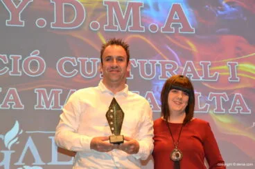 Alberto Portillo con el trofeo de Acydma