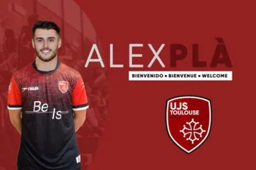 Álex Pla con la camiseta de su nuevo equipo