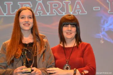 Ángela Moltó con su trofeo