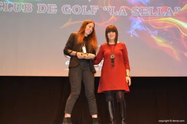 Carla Herrero con su trofeo