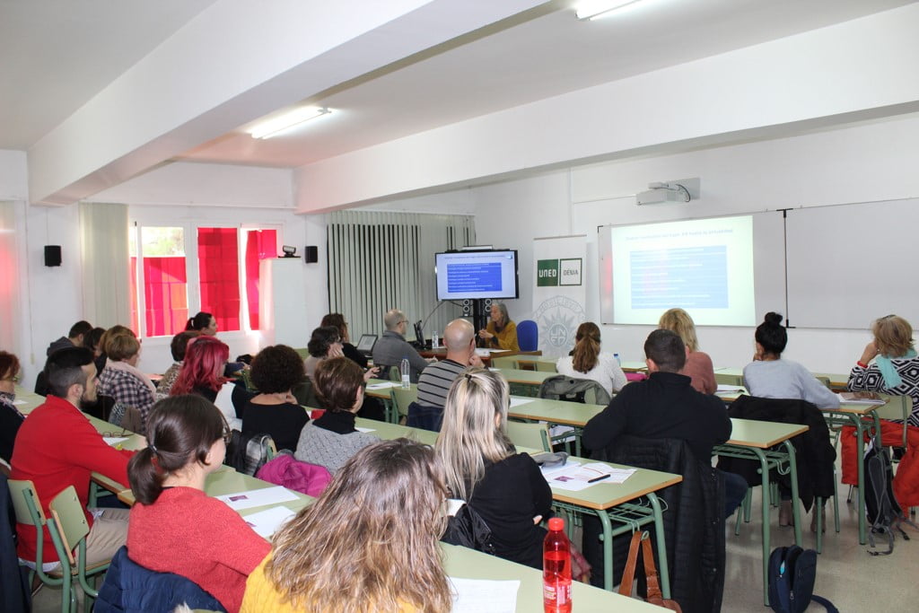 Charla del curso sobre psicología impartido por la UNED en Dénia