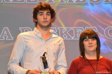 Dani Peréz con su trofeo